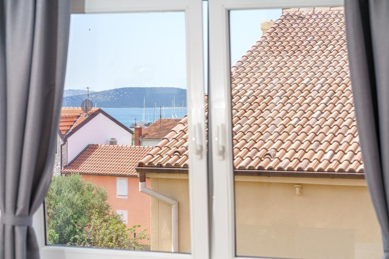 Family Petrov Apartments Vodice Eksteriør bilde