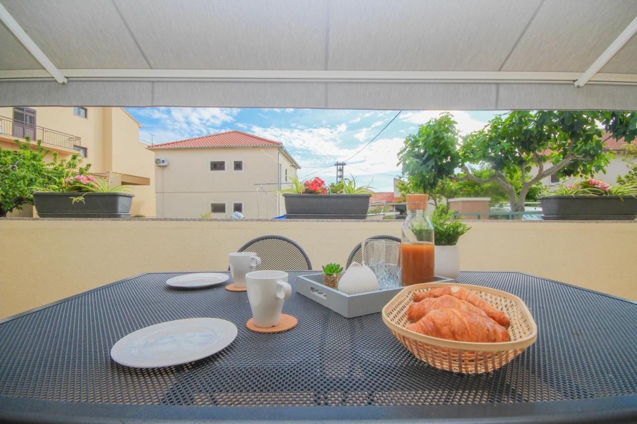Family Petrov Apartments Vodice Eksteriør bilde