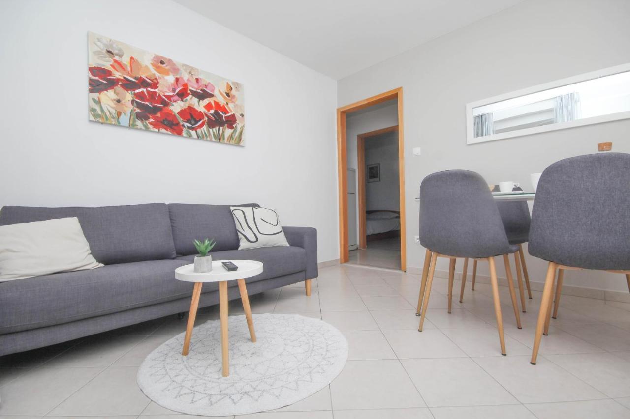 Family Petrov Apartments Vodice Eksteriør bilde