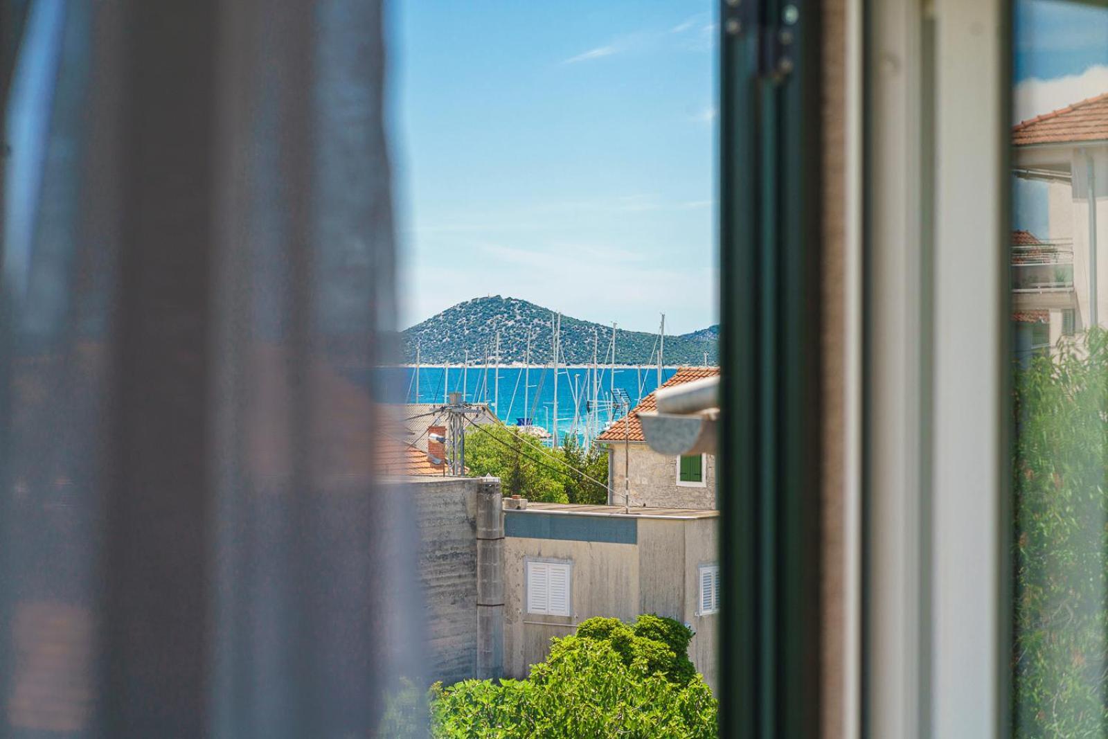 Family Petrov Apartments Vodice Eksteriør bilde