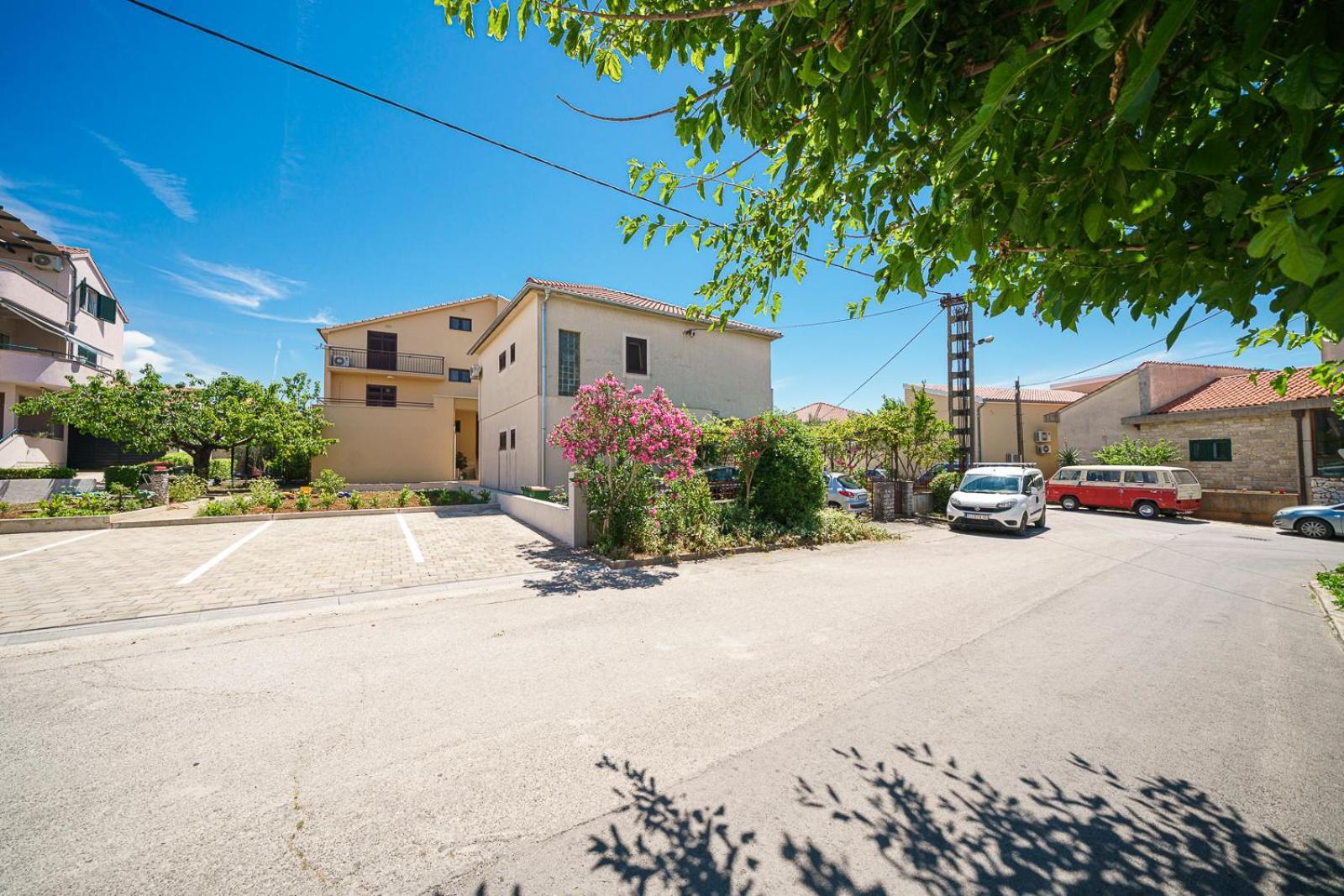 Family Petrov Apartments Vodice Eksteriør bilde