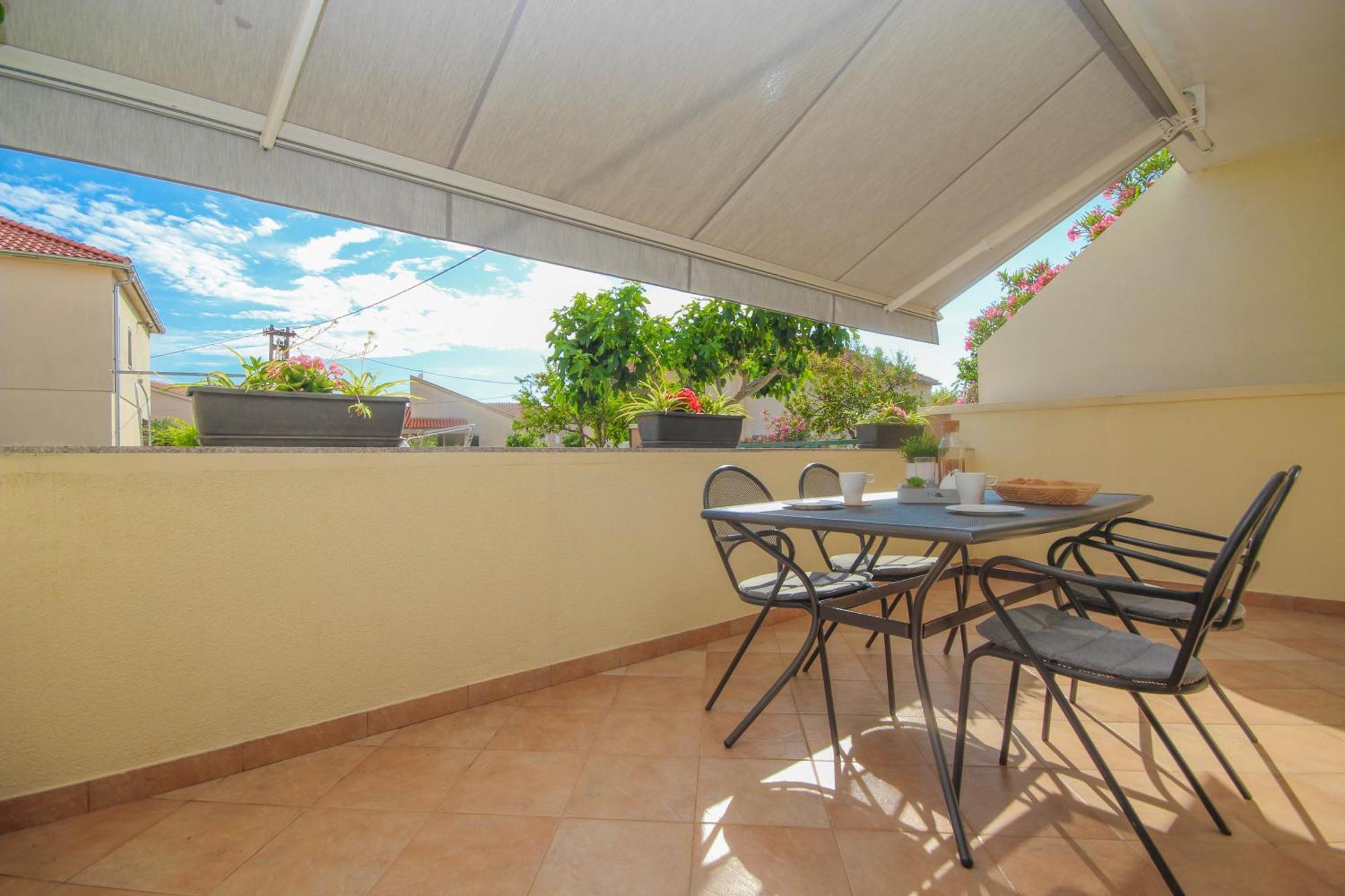 Family Petrov Apartments Vodice Rom bilde