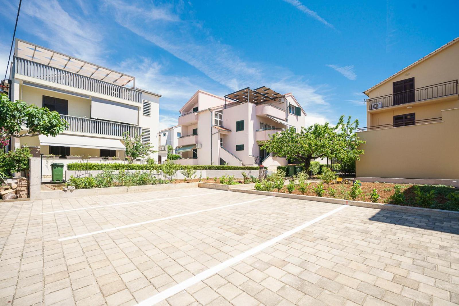 Family Petrov Apartments Vodice Eksteriør bilde