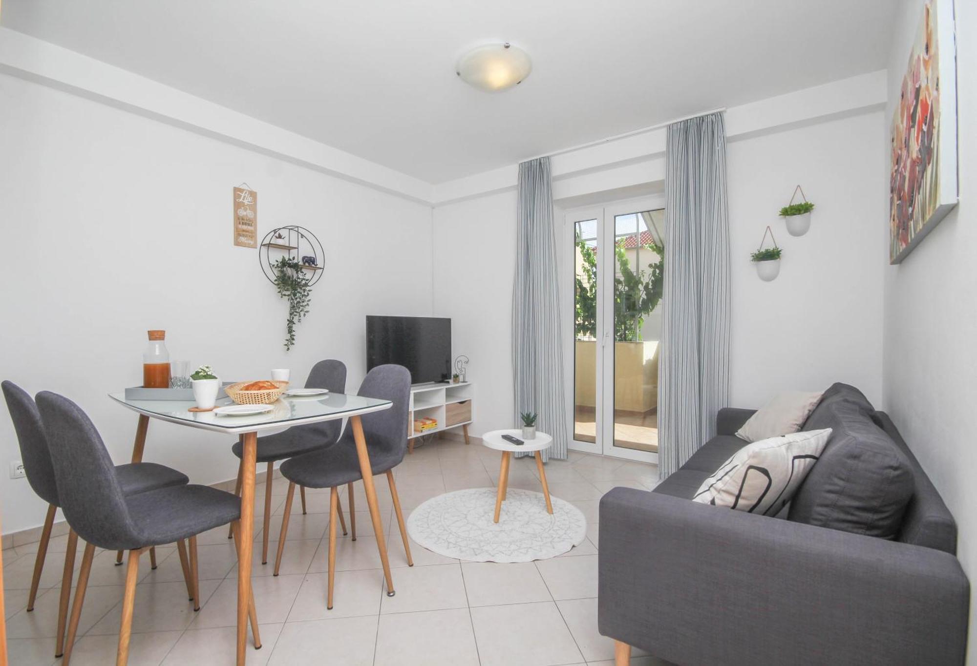 Family Petrov Apartments Vodice Rom bilde