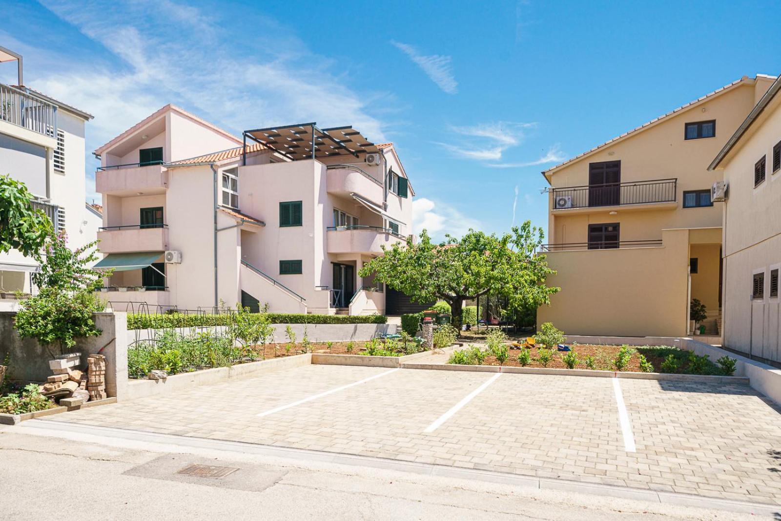 Family Petrov Apartments Vodice Eksteriør bilde