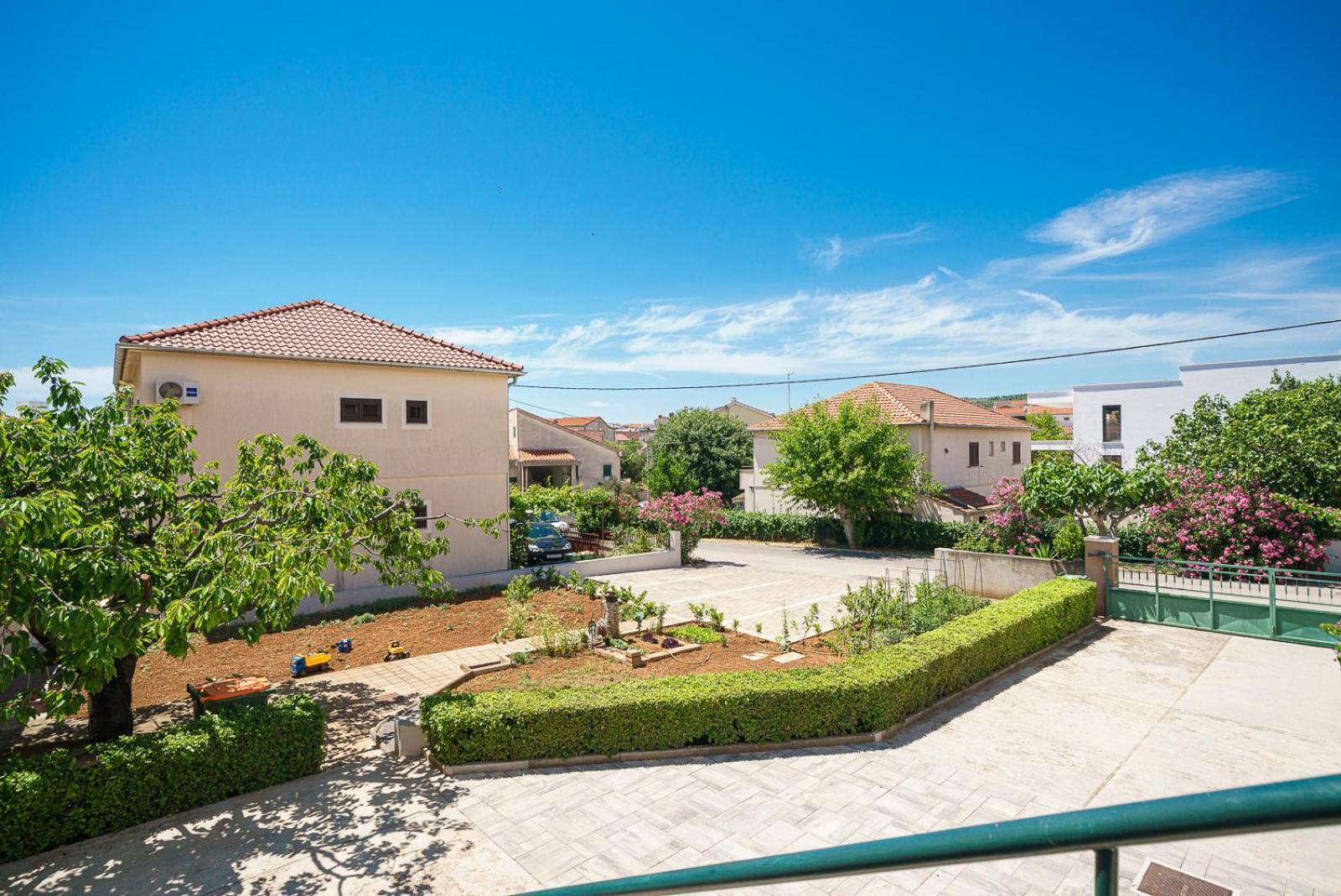 Family Petrov Apartments Vodice Eksteriør bilde