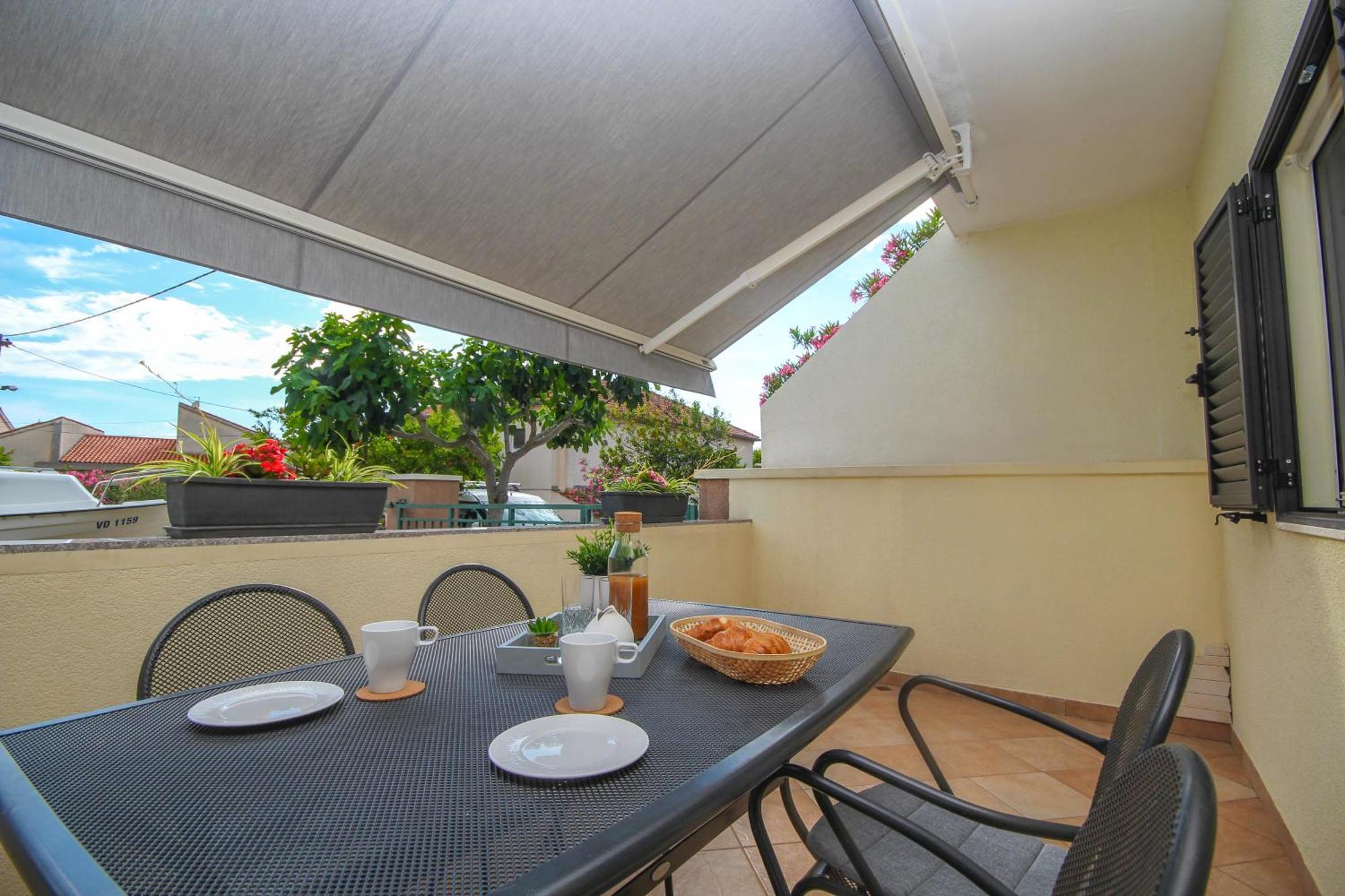 Family Petrov Apartments Vodice Rom bilde
